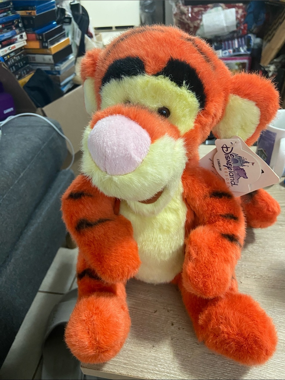 Vintage Disneyland Resort Pooh Giggling Tigger Plush NWT